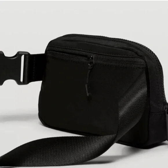 🖤NEW LULULEMON EVERYWHERE BAG 1L - Picture 3 of 6